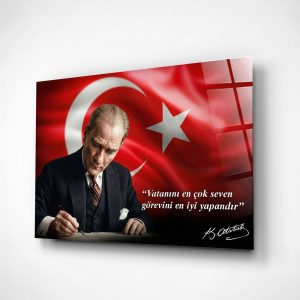 Atatürk Yazı Yazarken Cam Tablo – Türk Bayraklı Çerçevesiz UV Baskı