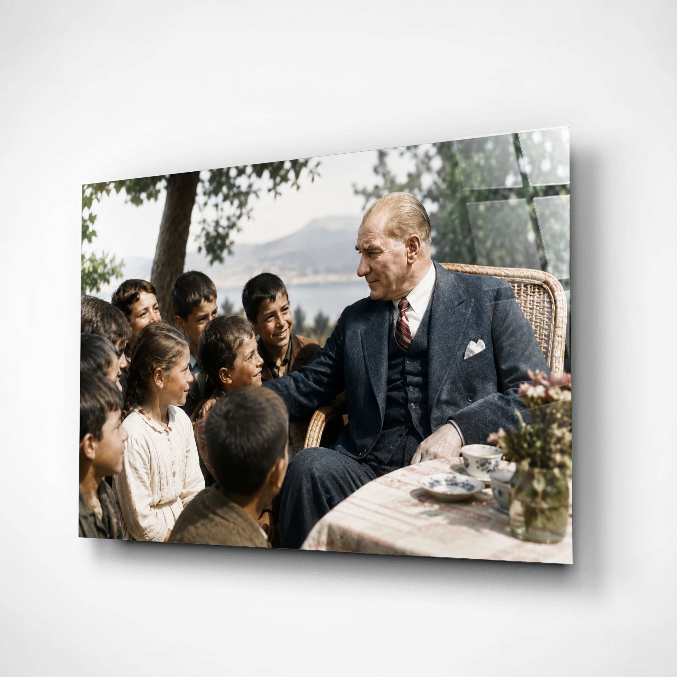 Atatürk ve Çocuklar Cam Tablo – Çerçevesiz UV Baskı